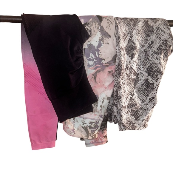 THREE pairs of women’s leggings size M - Picture 2 of 5